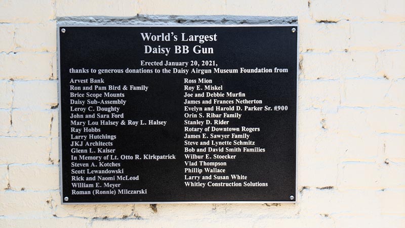 Dedication plaque for the World's Largest Daisy BB Gun, erected January 20, 2021